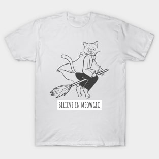 Cat believes in magic T-Shirt